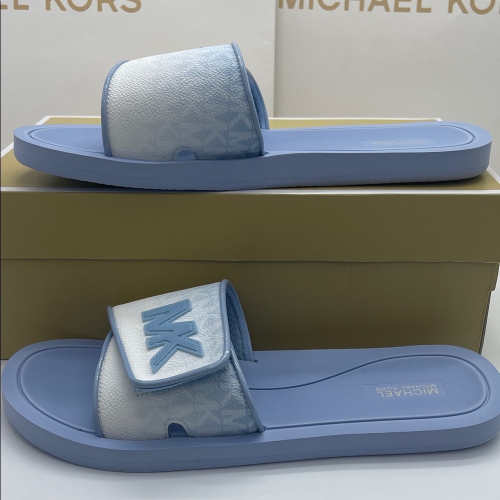Michael Kors Slide Logo Sandals Palmer Ombré Signature
Light Sky
NWT